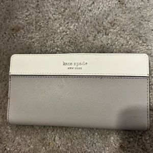 Kate Spade bifold wallet♠️